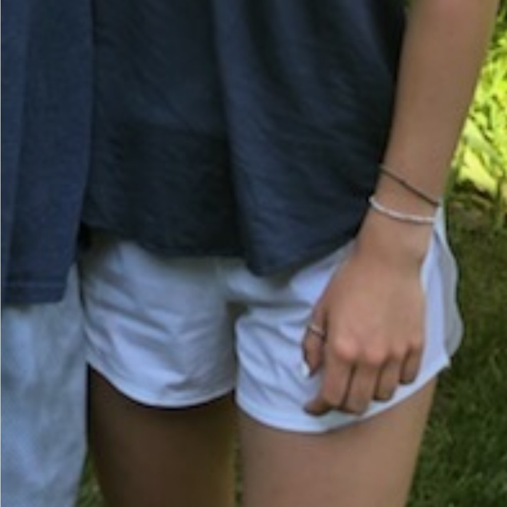White lululemon shorts size 4 - Picture 6 of 6